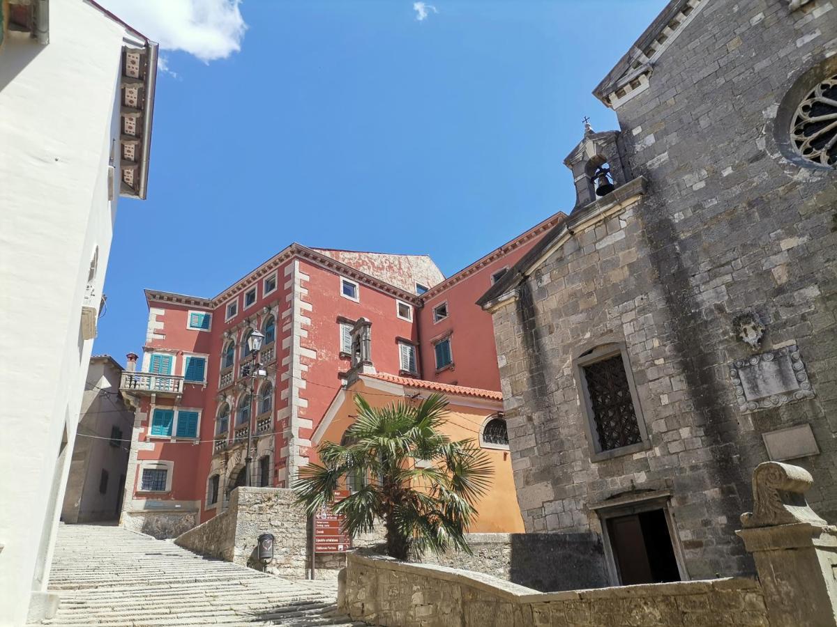 Apartment Branko With Terrace, Old Town Labin Labin  Buitenkant foto