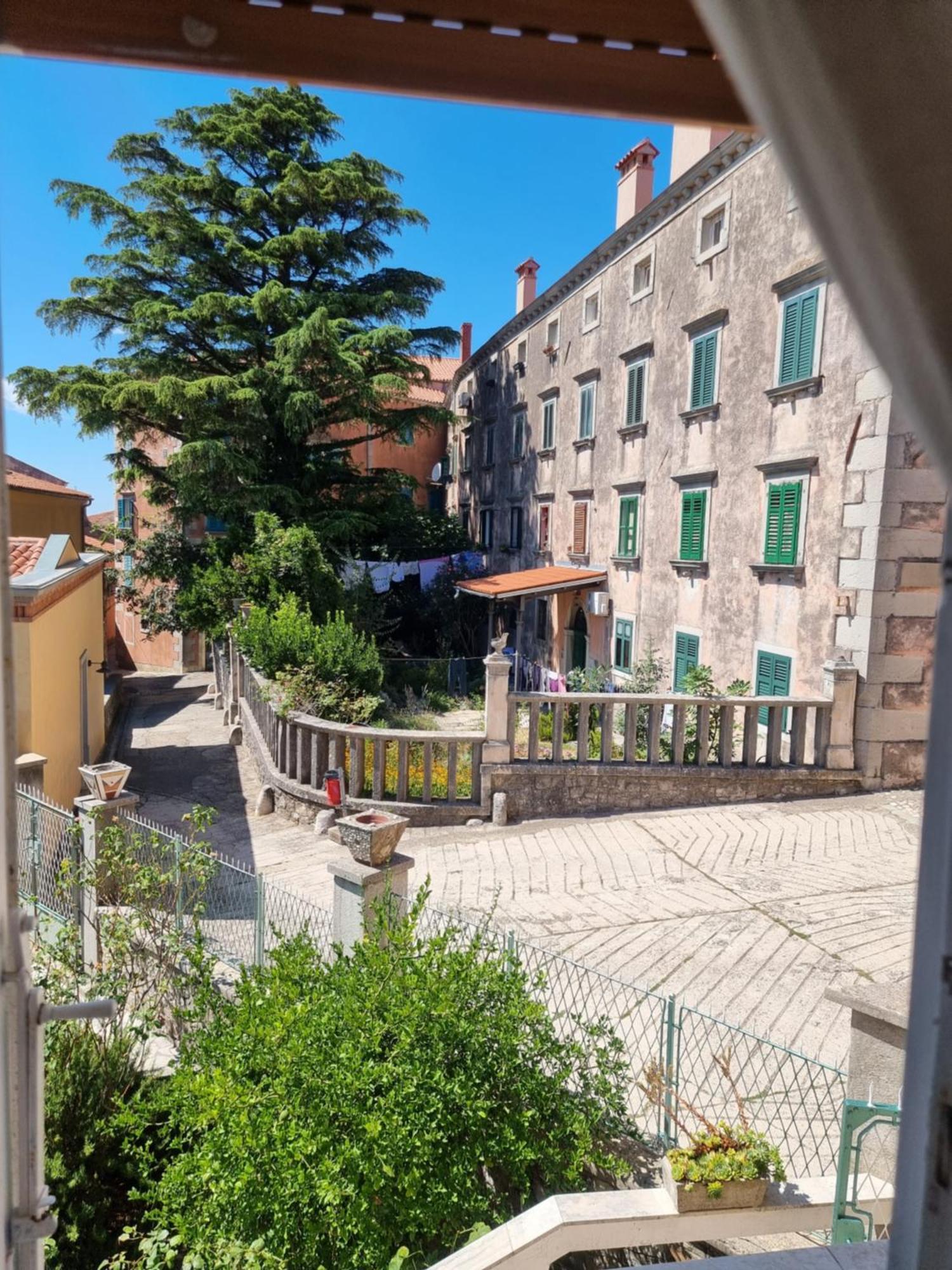 Apartment Branko With Terrace, Old Town Labin Labin  Buitenkant foto